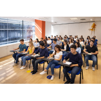 Chaise LISO avec tablette